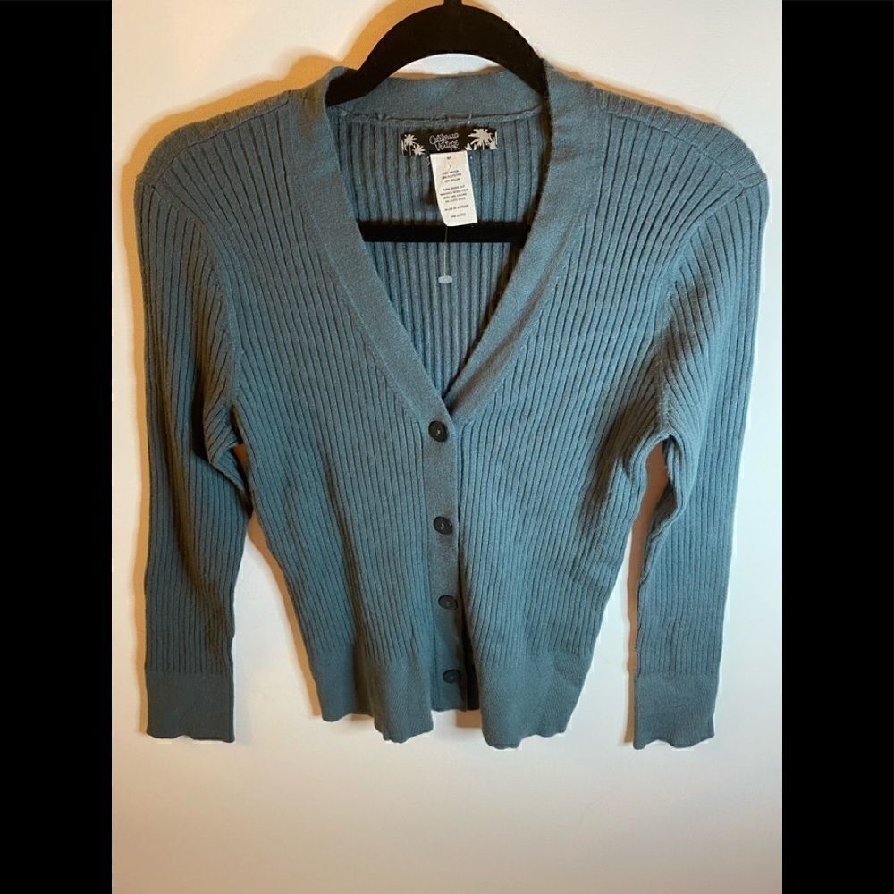 🛍California Vintage V- neck sweater cardigan Size:Medium